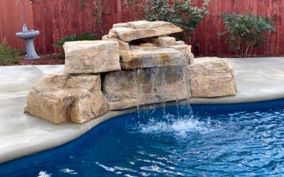 rocher decoratif cascade piscine