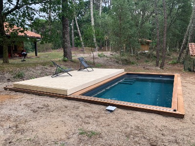 Terrasse mobile au dessus de la piscine