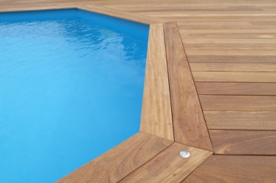 plage en bois terrasse piscine
