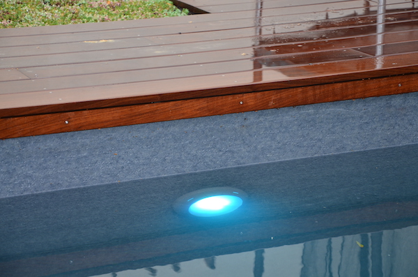 Spot lumineux de couleur pour piscine