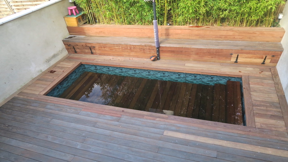 Terrasse en cumaru avec piscine à fond mobile en cumaru